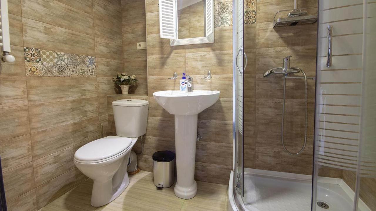 4 Bedroom Apartment On Liberty Square Tbilisi Exterior photo