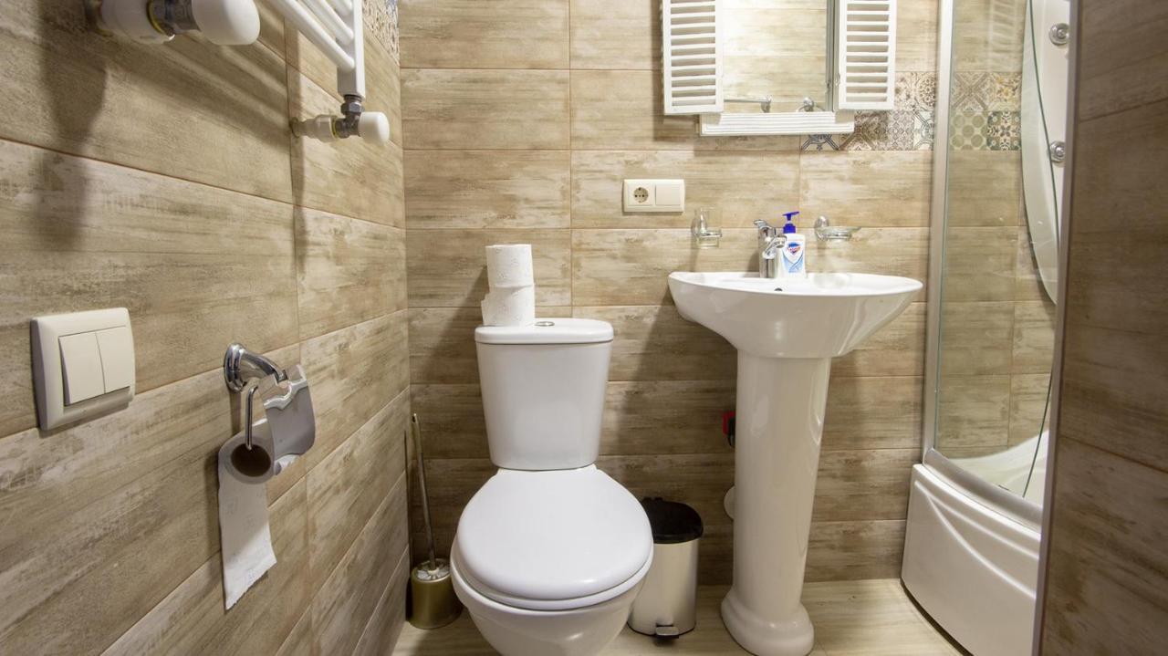 4 Bedroom Apartment On Liberty Square Tbilisi Exterior photo
