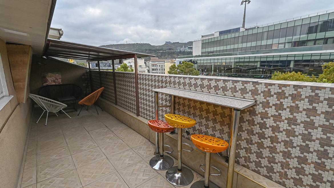 4 Bedroom Apartment On Liberty Square Tbilisi Exterior photo