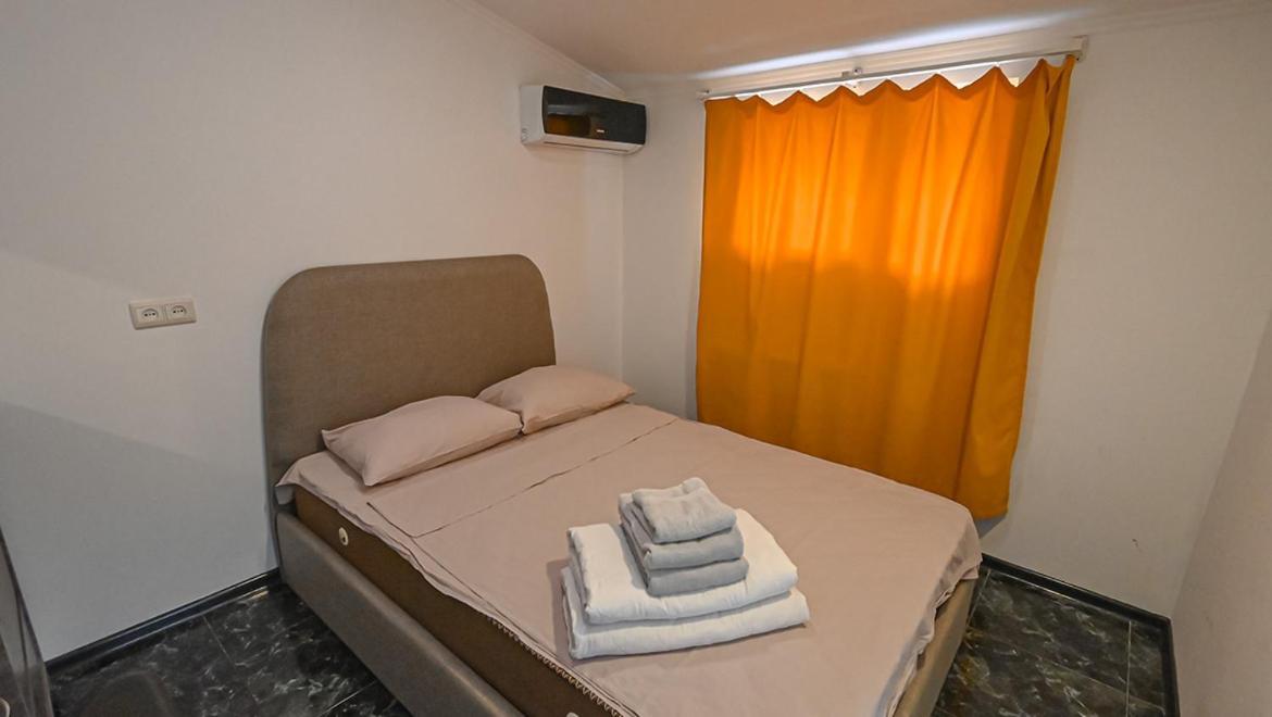 4 Bedroom Apartment On Liberty Square Tbilisi Exterior photo