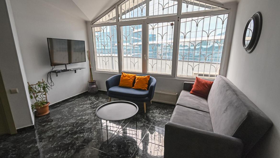 4 Bedroom Apartment On Liberty Square Tbilisi Exterior photo
